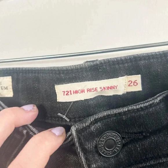 Levi’s black high rise skinny ankle fringe jeans 26 - Picture 4 of 7